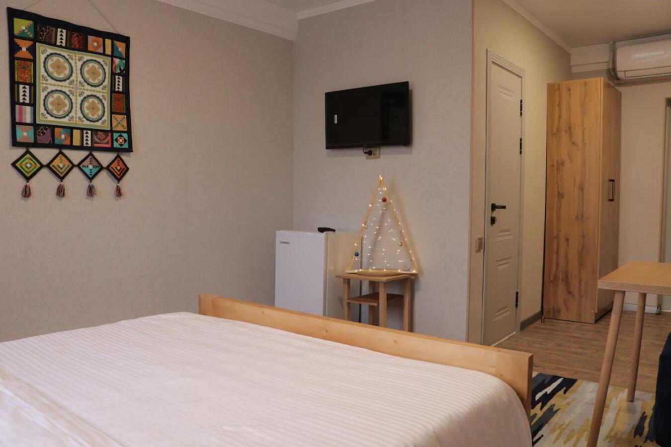 Salamat Hotel Bishkek Ngoại thất bức ảnh