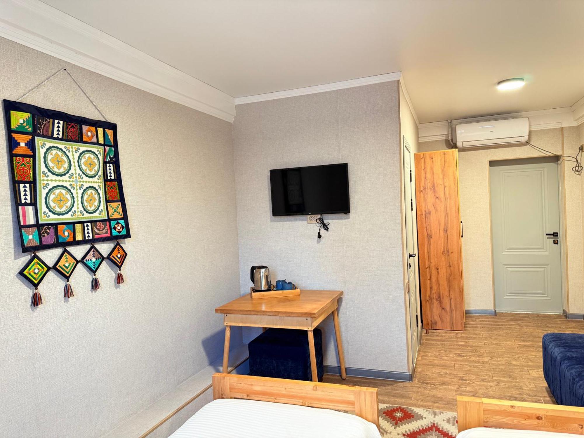 Salamat Hotel Bishkek Ngoại thất bức ảnh
