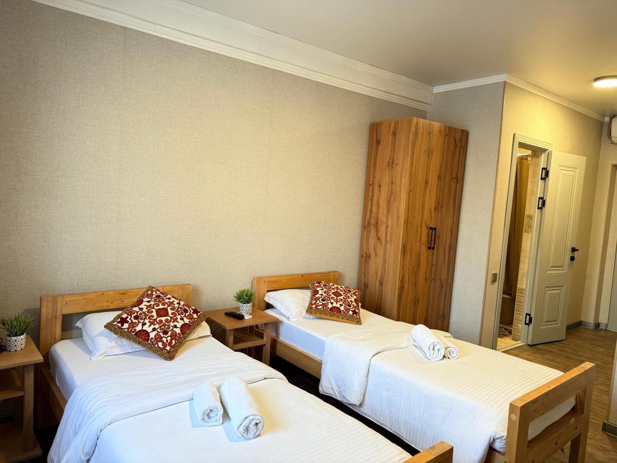 Salamat Hotel Bishkek Ngoại thất bức ảnh