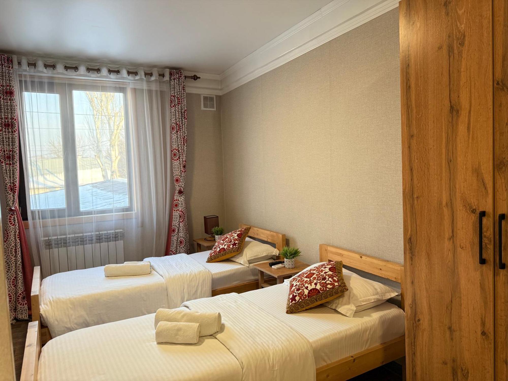 Salamat Hotel Bishkek Ngoại thất bức ảnh