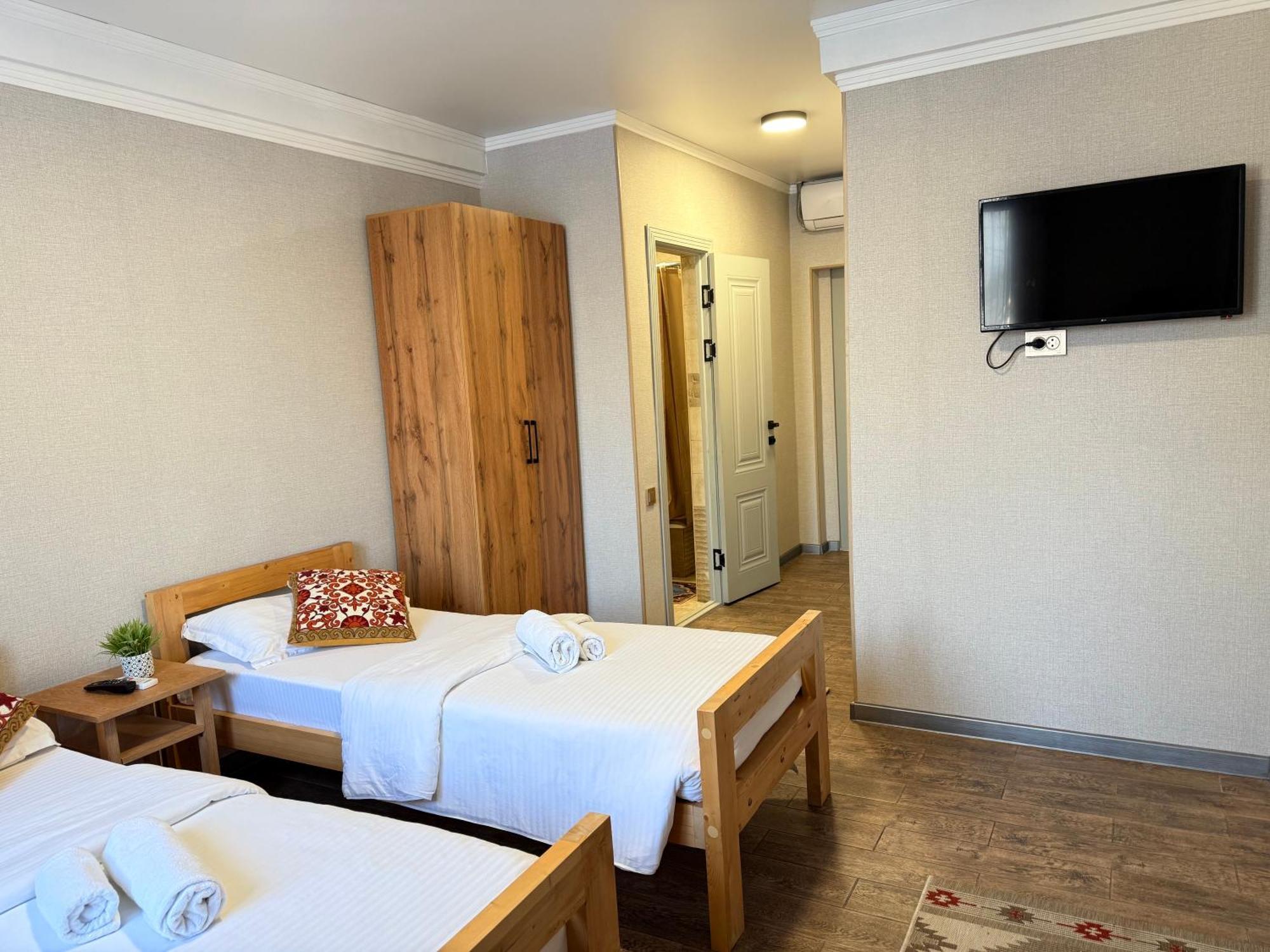 Salamat Hotel Bishkek Ngoại thất bức ảnh