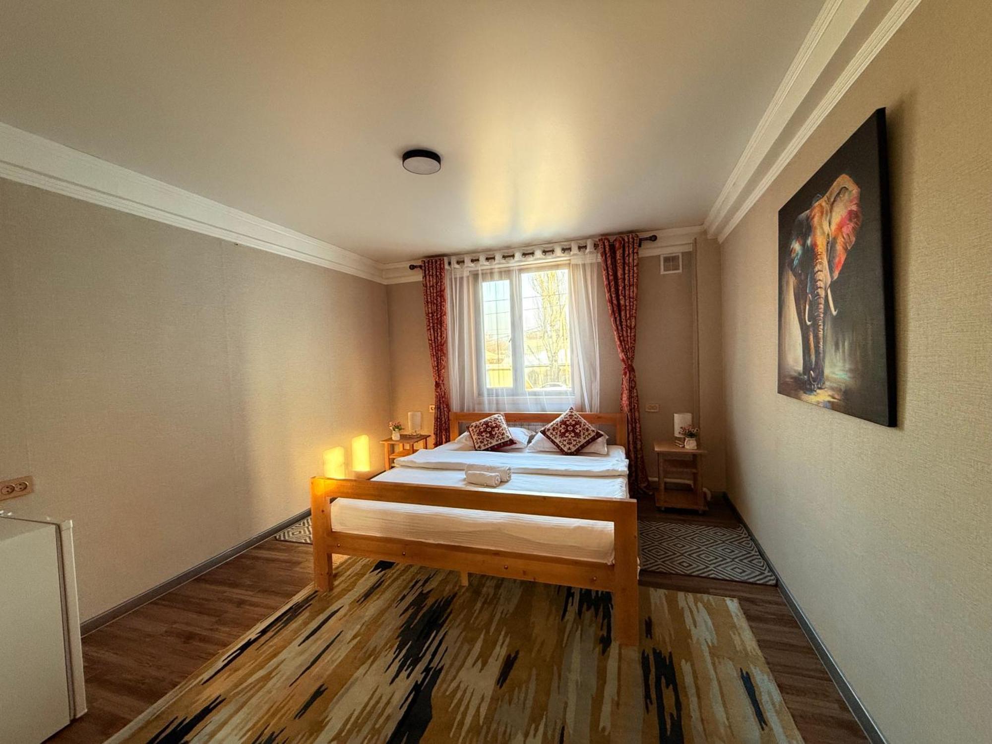 Salamat Hotel Bishkek Ngoại thất bức ảnh