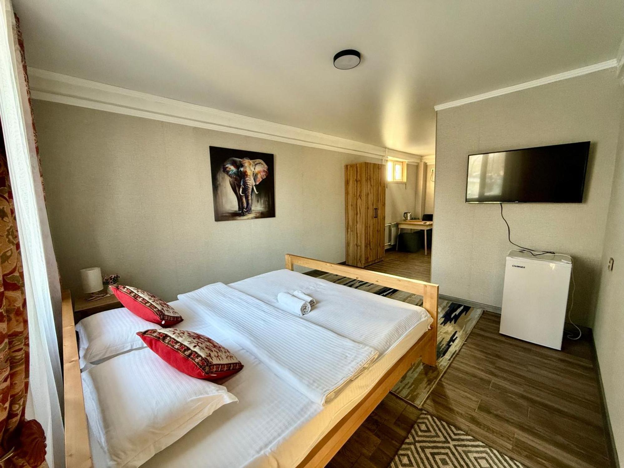 Salamat Hotel Bishkek Ngoại thất bức ảnh