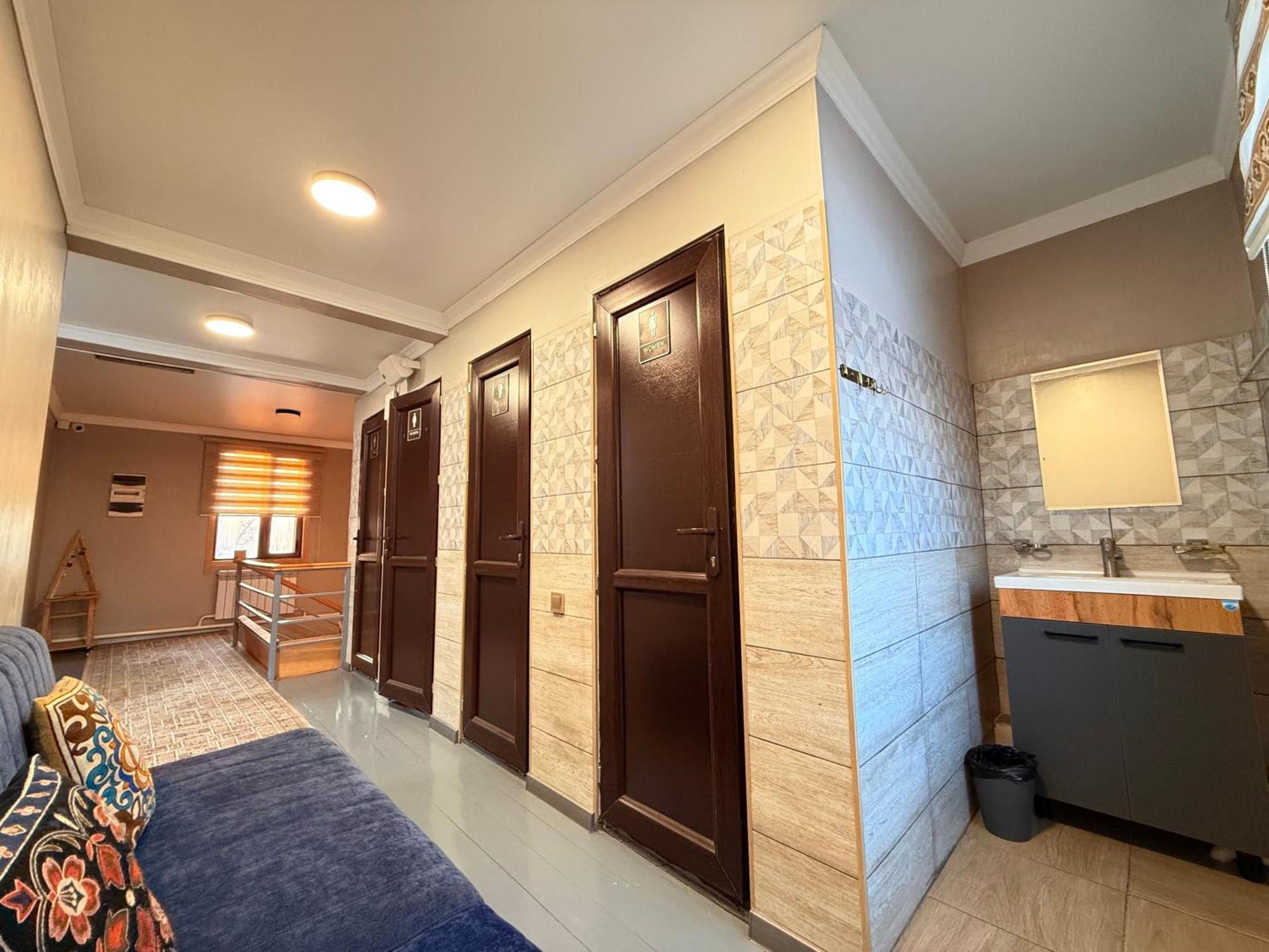 Salamat Hotel Bishkek Ngoại thất bức ảnh